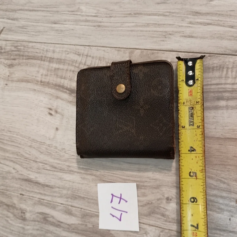 Louis Vuitton Wallet Purse Bifold Monogram Brown Woman
